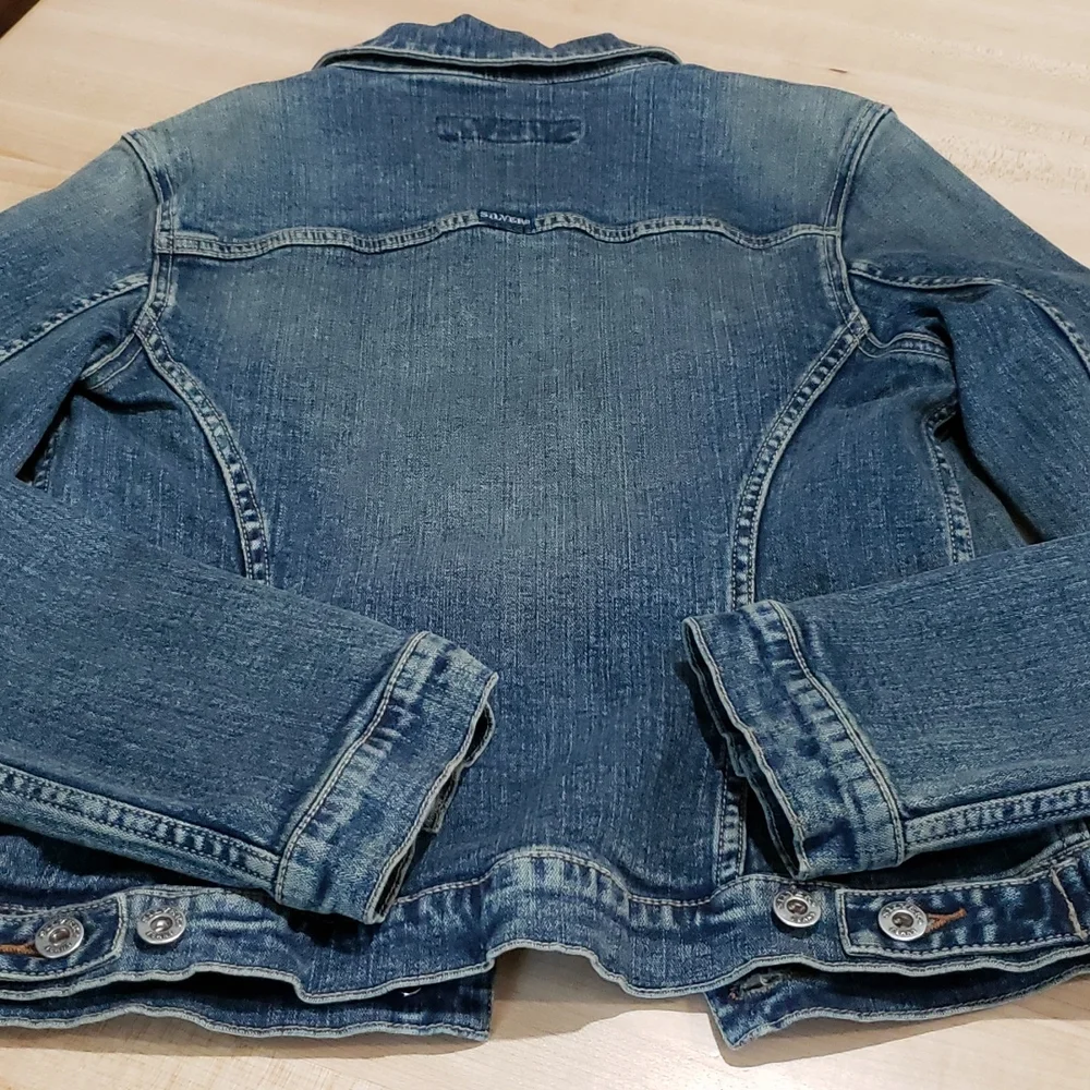 ❤💛💚HOST PICK!!💙💛❤Silver jeans jacket - Picture 4 of 5